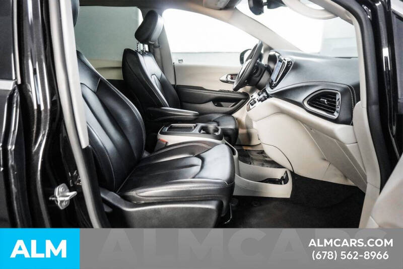 2024 Chrysler Pacifica Plug-In Hybrid Select