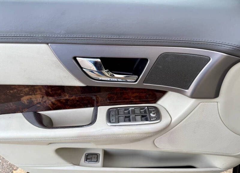 2011 Jaguar XF Premium