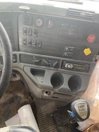 2006 Freightliner Columbia 120