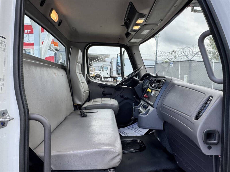 2020 Freightliner M2 106