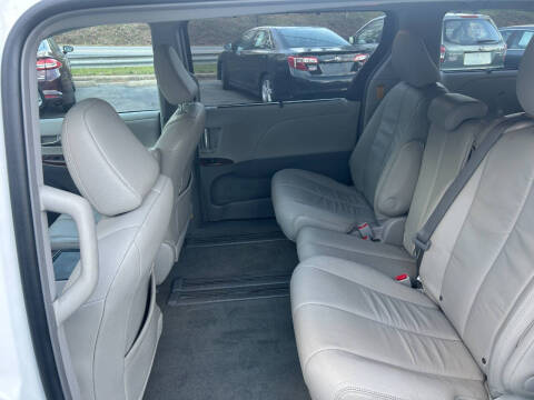 2014 Toyota Sienna XLE 8-Passenger