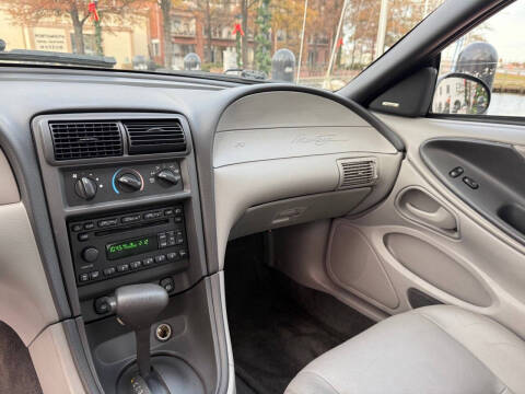 2004 Ford Mustang GT Deluxe
