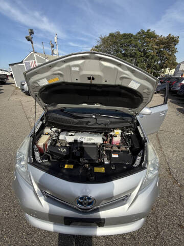 2013 Toyota Prius v Five