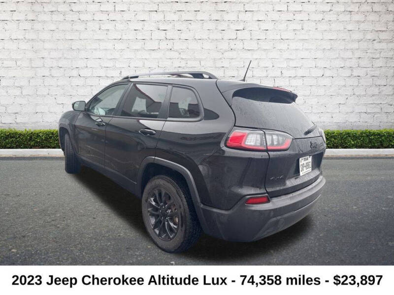 2023 Jeep Cherokee Altitude Lux