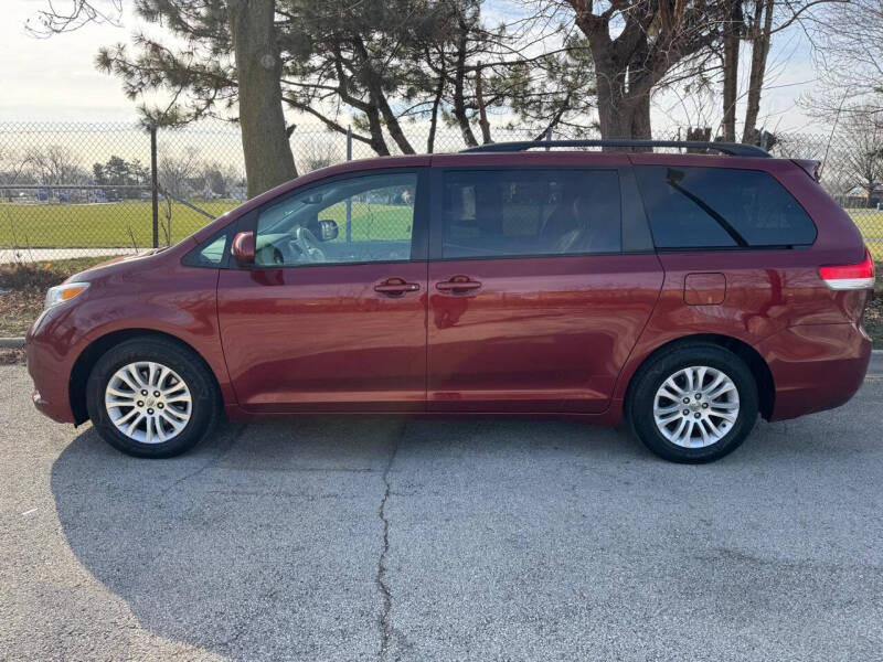 2014 Toyota Sienna XLE photo 4