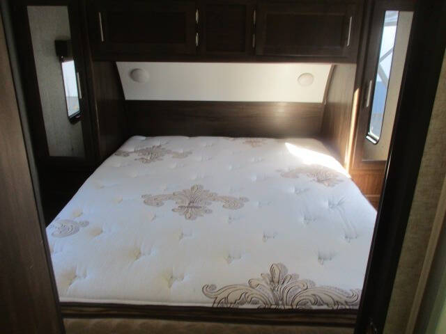 2018 Forest River Cherokee Grey Wolf limited 23M