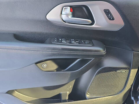 2020 Chrysler Pacifica Hybrid Limited Red S