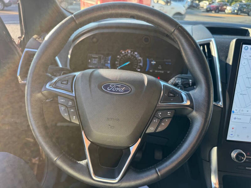 2022 Ford Edge Titanium