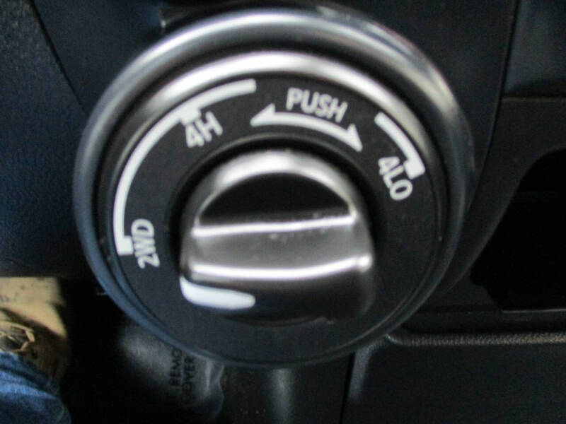 2023 Nissan Titan SV