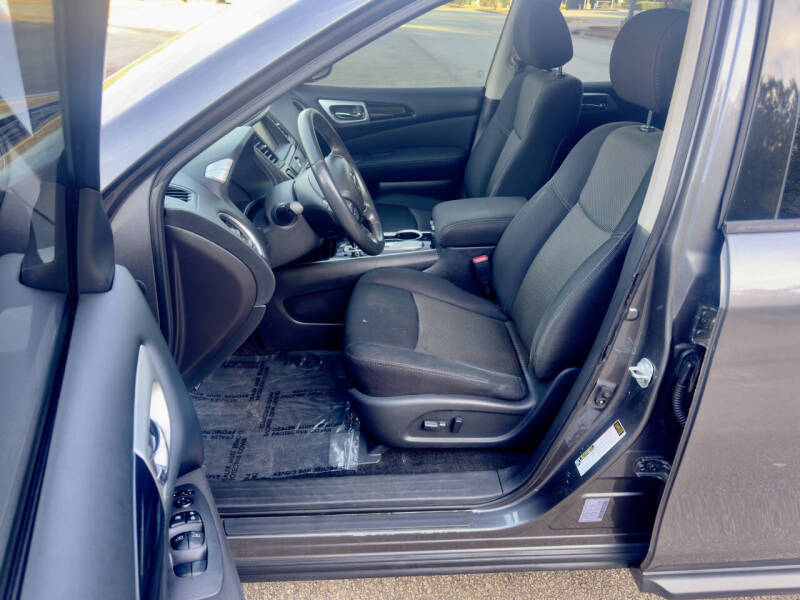 2017 Nissan Pathfinder SV