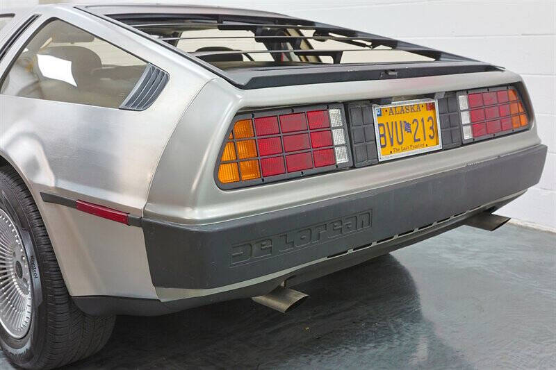 1982 DeLorean DMC-12