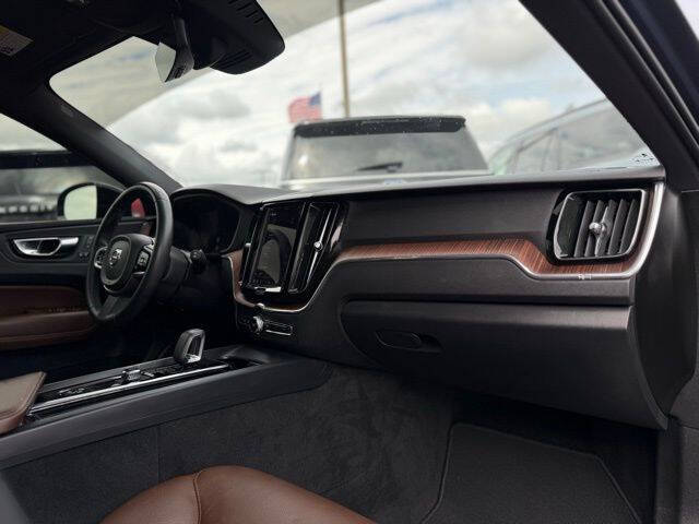 2023 Volvo XC60 B5 Plus Dark Theme