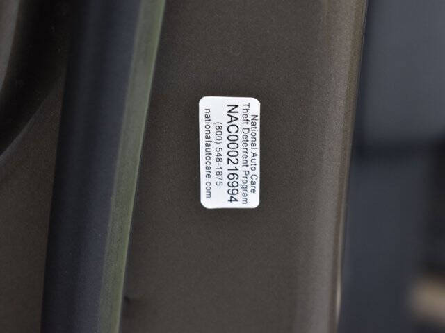 2023 Land Rover Defender 90 SE