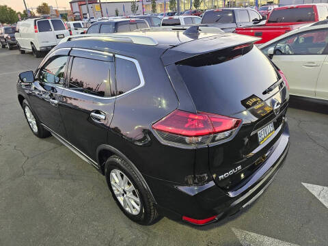 2018 Nissan Rogue SV