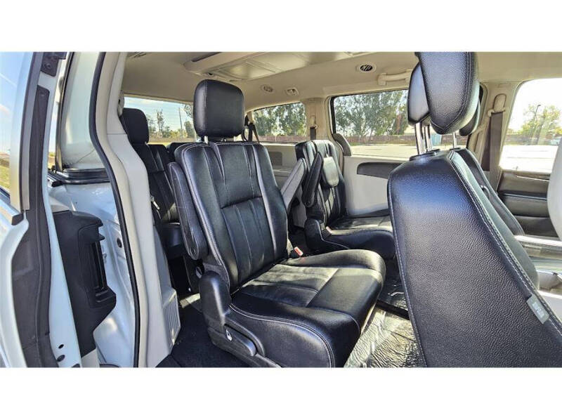 2015 Chrysler Town and Country Touring