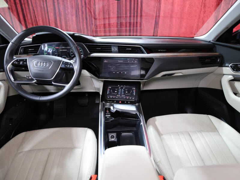 2019 Audi e-tron quattro Premium Plus