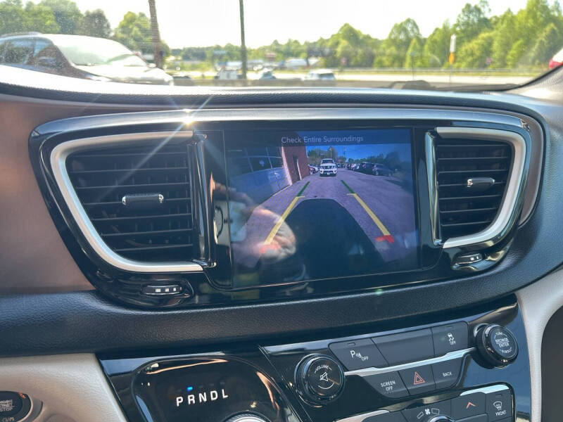 2017 Chrysler Pacifica Touring-L