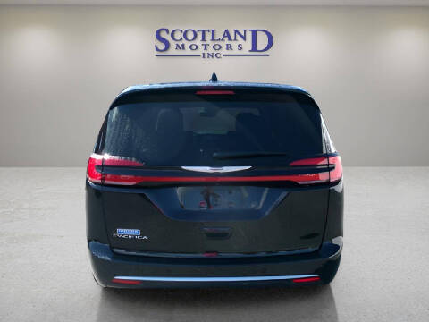 2025 Chrysler Pacifica Select