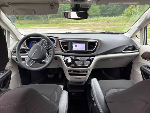 2024 Chrysler Voyager LX