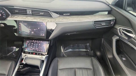 2022 Audi e-tron quattro Premium Plus