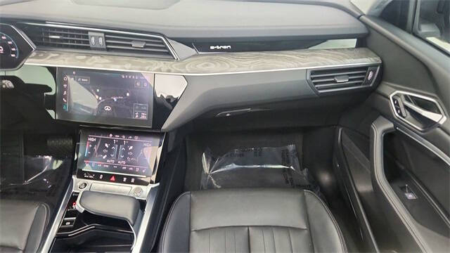 2022 Audi e-tron quattro Premium Plus