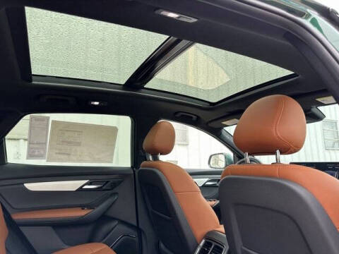 2025 VinFast VF8 Plus