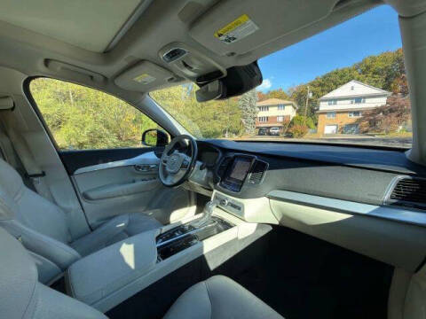 2018 Volvo XC90 T6 Momentum