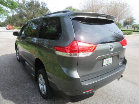 2014 Toyota Sienna LE Mobility 7-Passenger