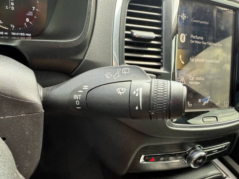 2020 Volvo XC90 T6 Momentum 6-Passenger