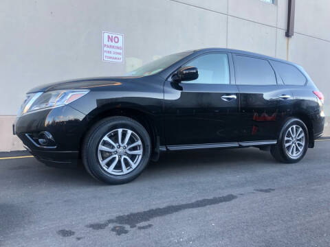 2014 Nissan Pathfinder for sale at International Auto Sales in Hasbrouck Heights NJ