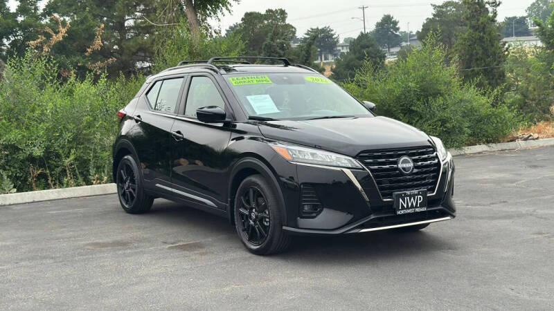 2022 Nissan Kicks SR