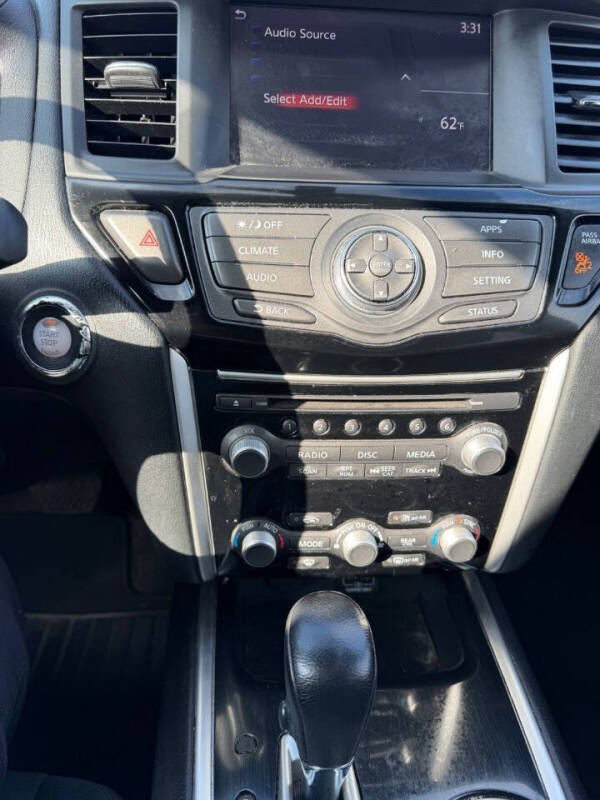 2019 Nissan Pathfinder SV