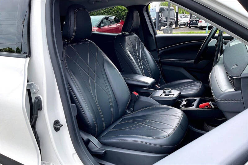 2022 Ford Mustang Mach-E Select