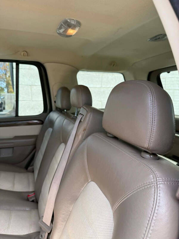 2004 Ford Explorer Eddie Bauer