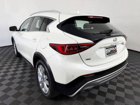 2017 Infiniti QX30 Premium