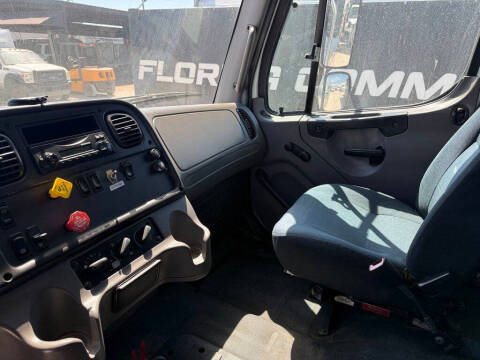 2013 Freightliner M2 106