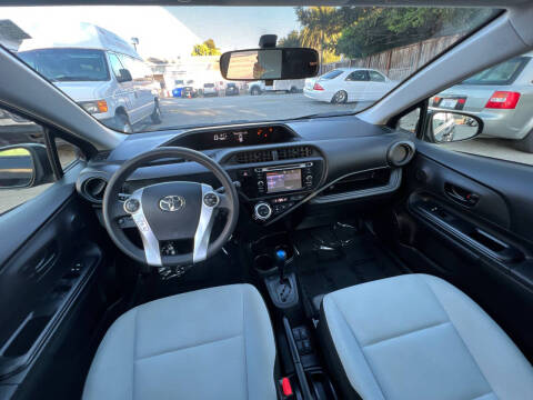 2015 Toyota Prius c One
