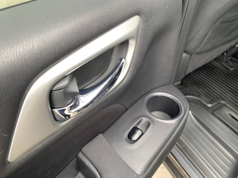 2017 Nissan Pathfinder SV