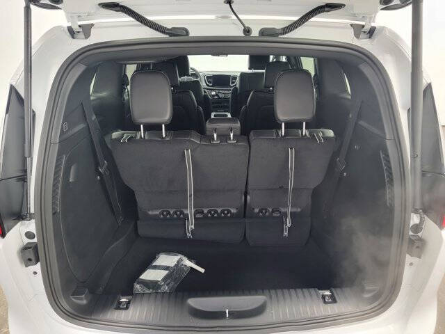 2026 Chrysler Voyager LX