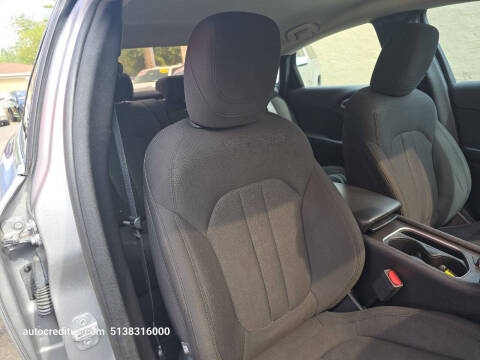 2017 Chrysler 200 LX