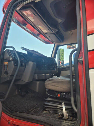 2017 Volvo VNL 780