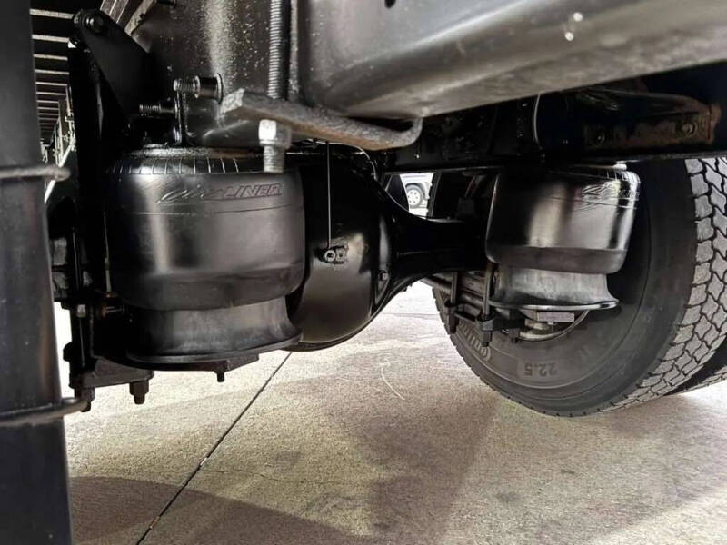 2017 Freightliner M2 106