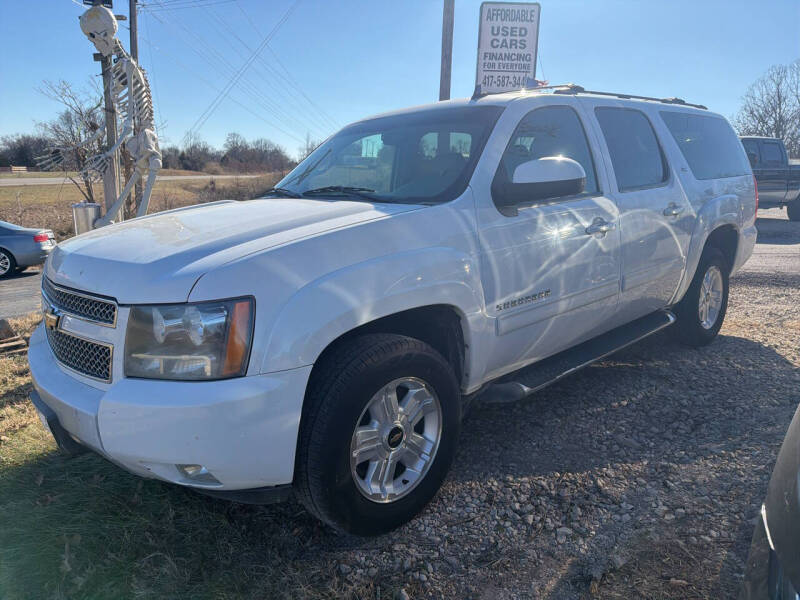 2011 Chevrolet Suburban LT's photo