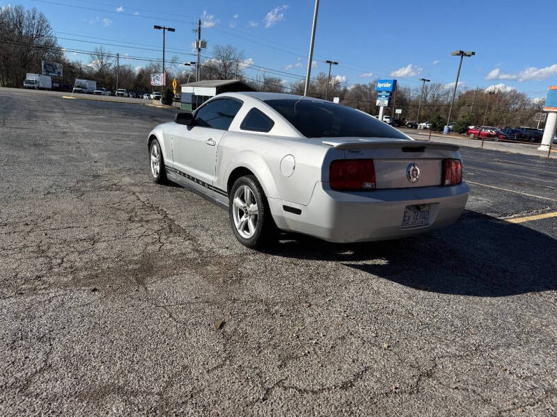 2007 Ford Mustang V6 Deluxe
