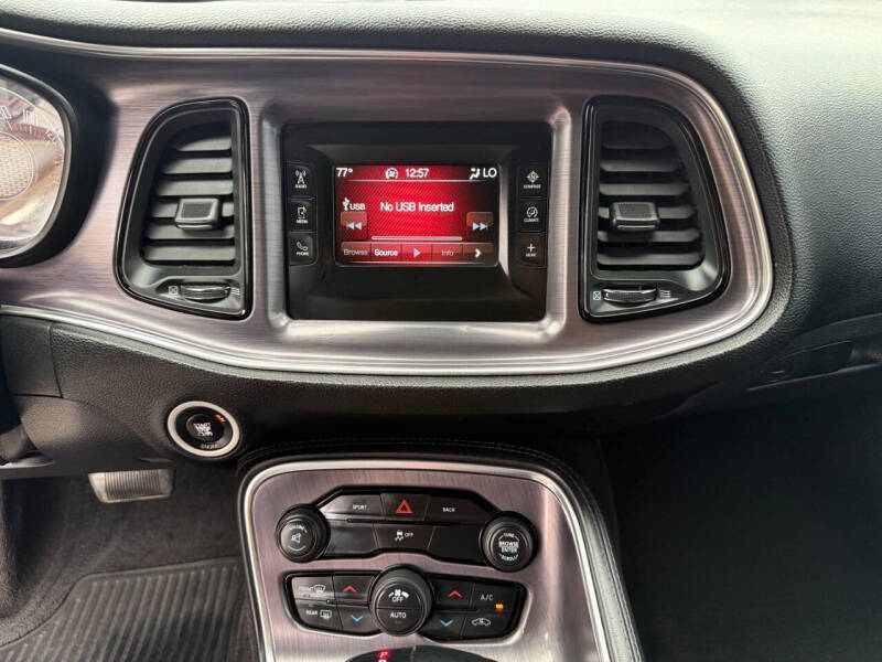 2016 Dodge Challenger SXT