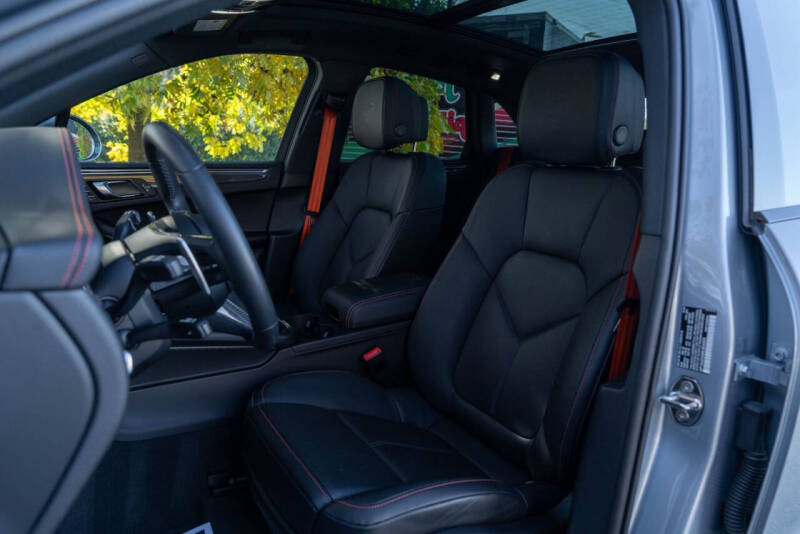 2025 Porsche Macan T