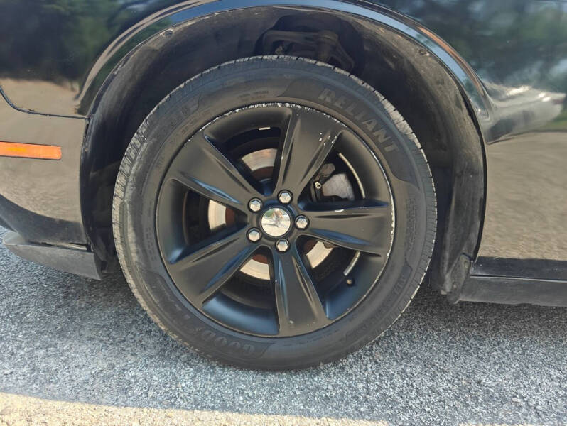 2016 Dodge Challenger SXT Plus