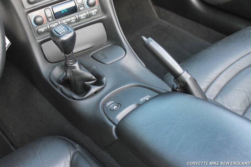 2004 Chevrolet Corvette 20