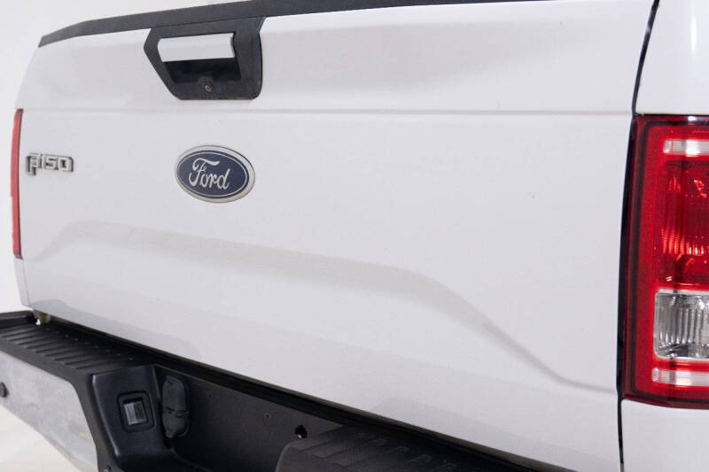 2015 Ford F-150 XLT photo 25