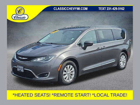 2017 Chrysler Pacifica Touring-L Photo